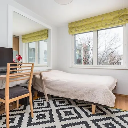 Lägenhet Spacious 3-bedroom With Balcony And Free Parking