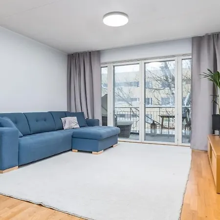 Korter Spacious 3-bedroom With Balcony And Free Parking *